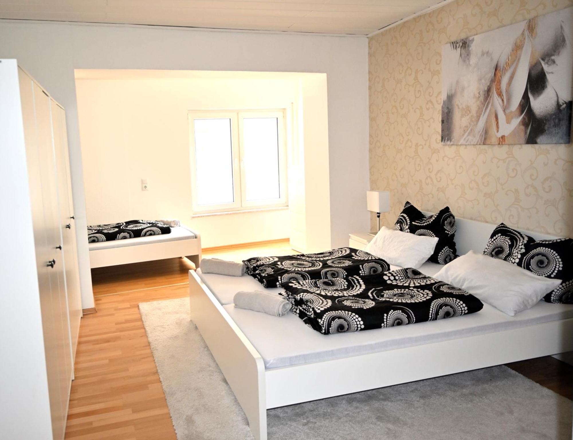 Sehr Grosse Ferienwohnung, Apartment In Kaiserslautern Wehome Classic Exterior photo