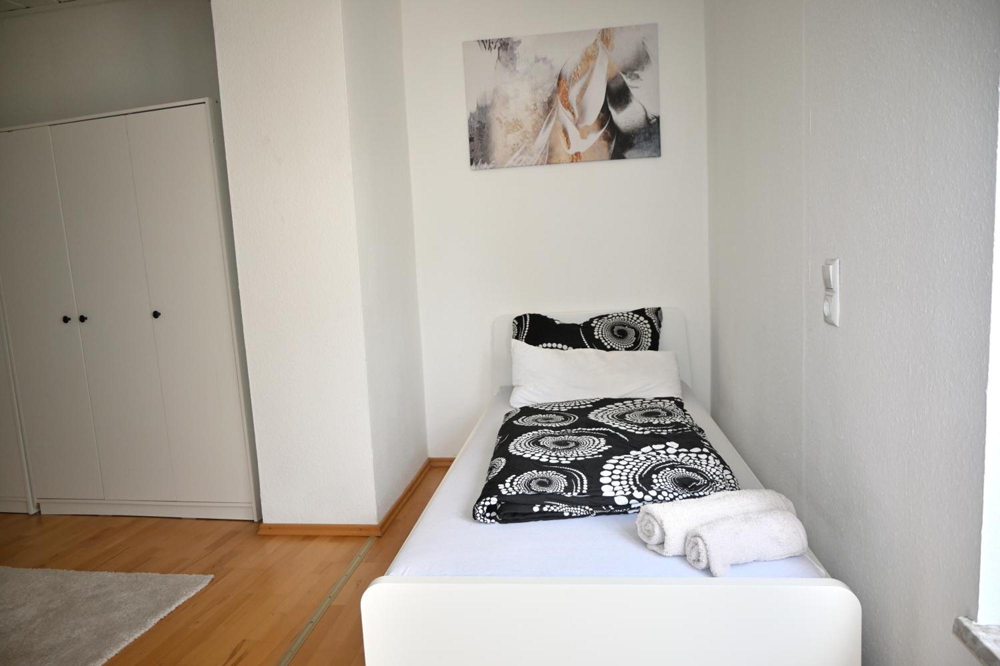 Sehr Grosse Ferienwohnung, Apartment In Kaiserslautern Wehome Classic Exterior photo