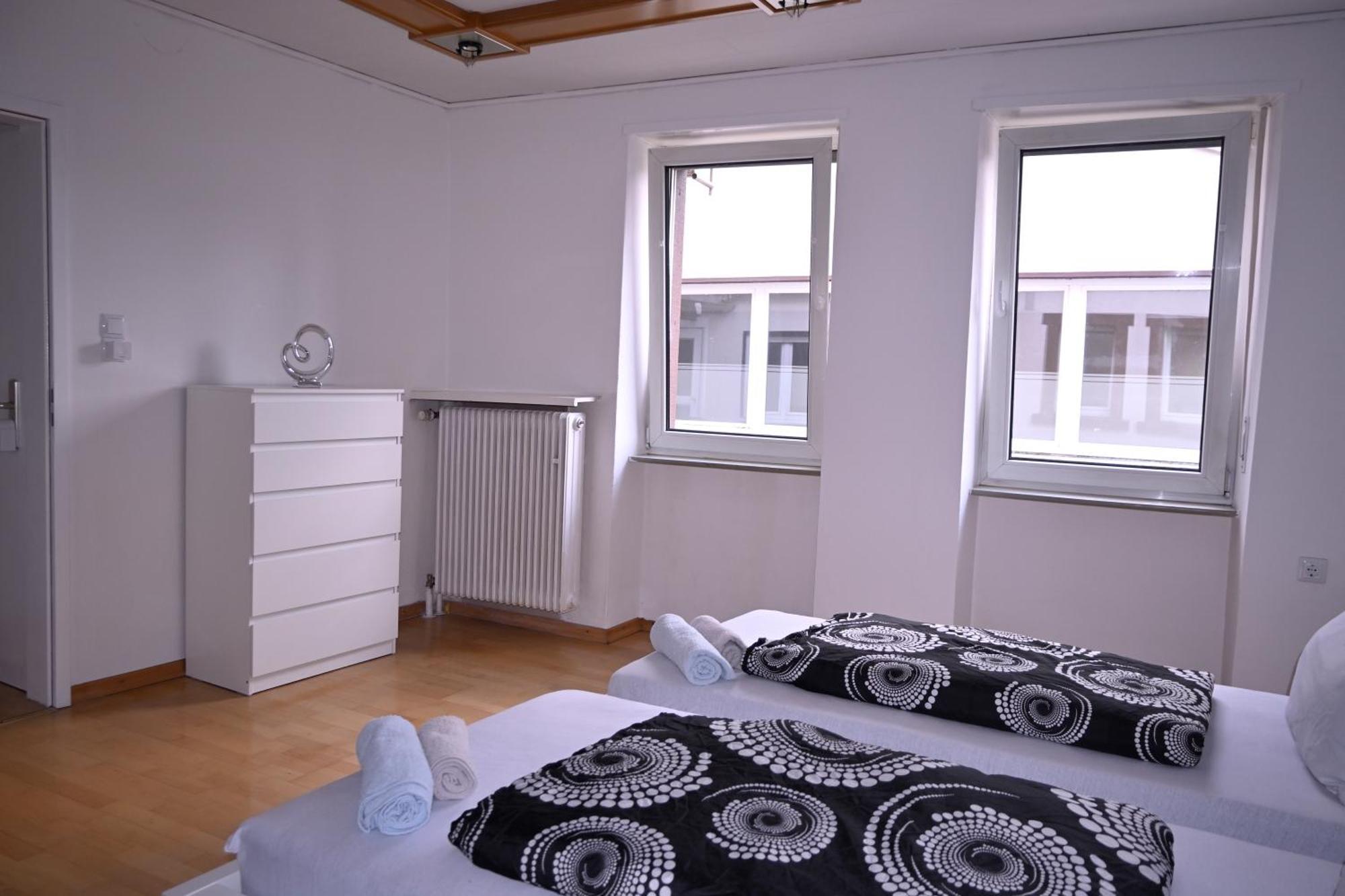 Sehr Grosse Ferienwohnung, Apartment In Kaiserslautern Wehome Classic Exterior photo