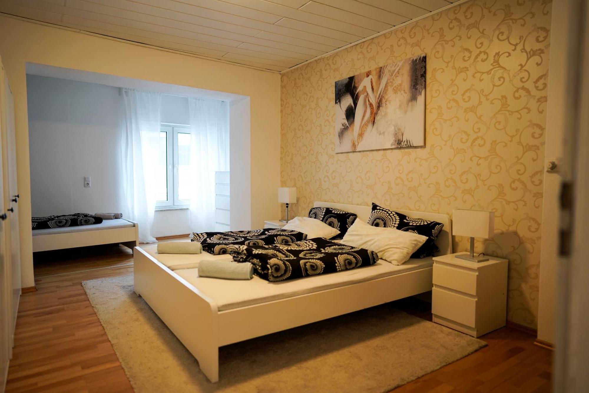 Sehr Grosse Ferienwohnung, Apartment In Kaiserslautern Wehome Classic Exterior photo